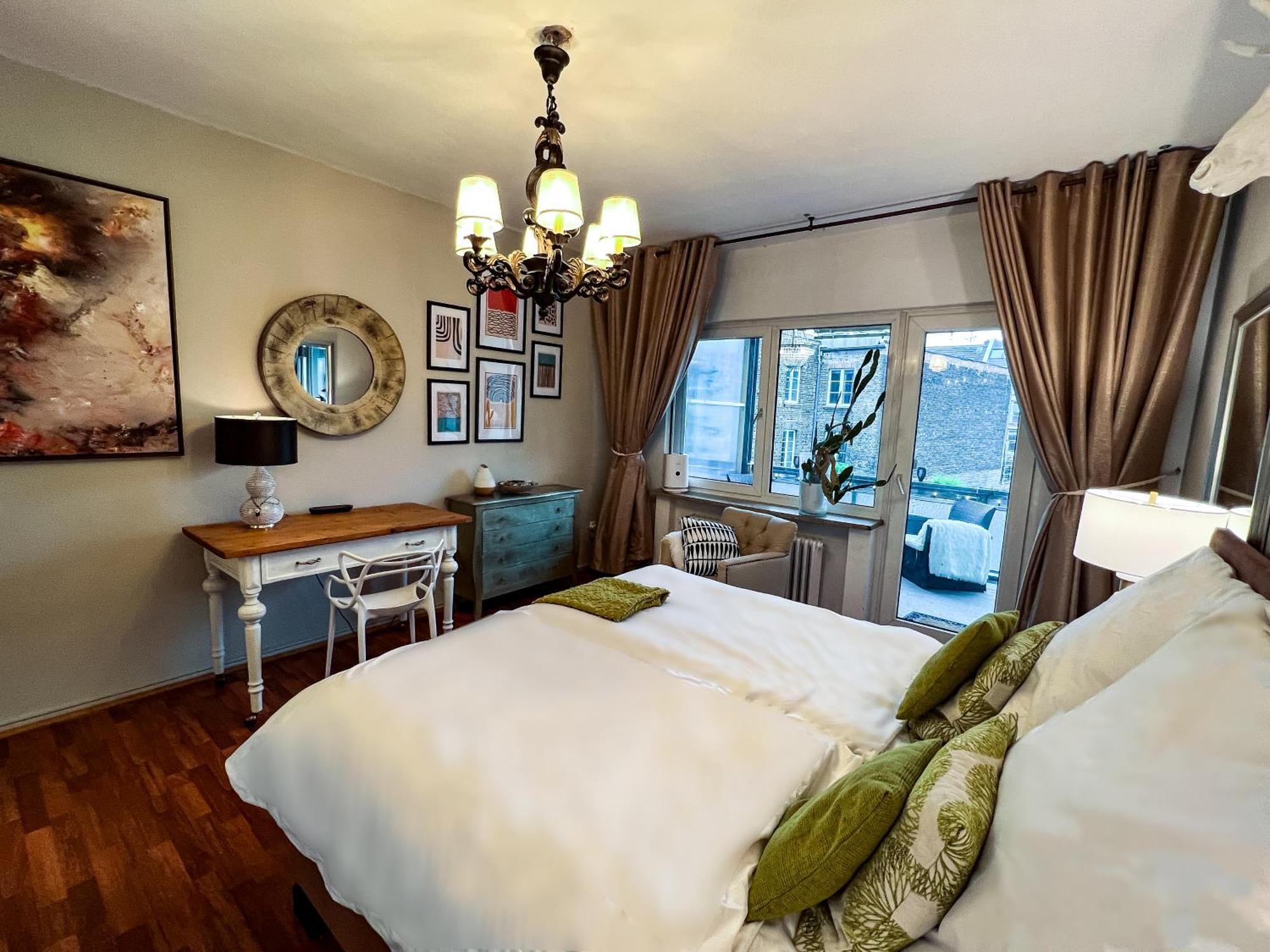Big, Central And Charming Apartment On Schaafenstrasse ケルン エクステリア 写真