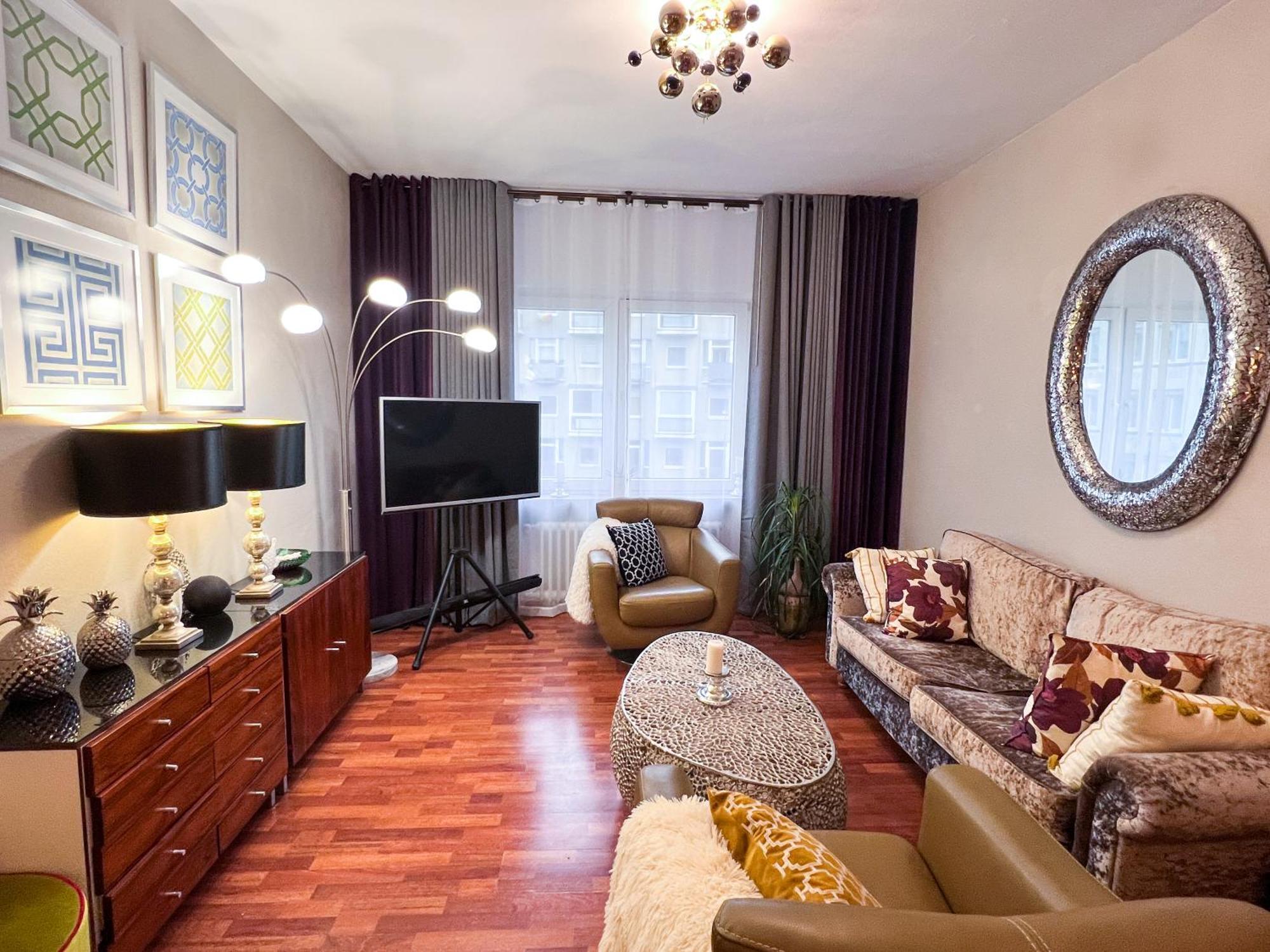 Big, Central And Charming Apartment On Schaafenstrasse ケルン エクステリア 写真